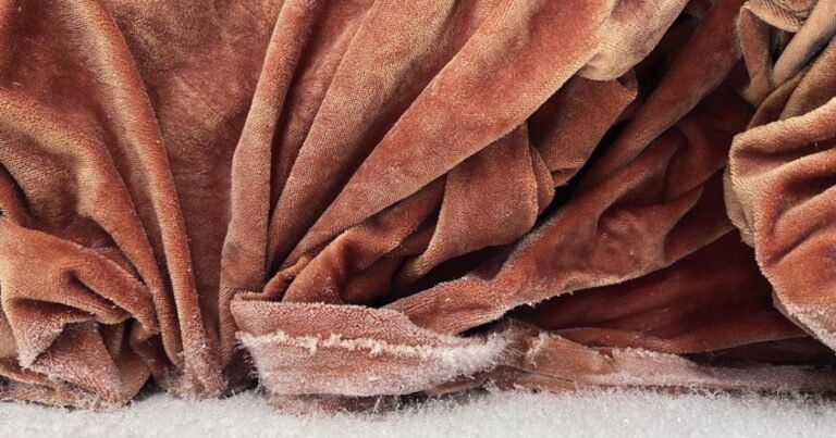 Edith Dekyndt x Cristobal Balenciaga: The Fabric Decides