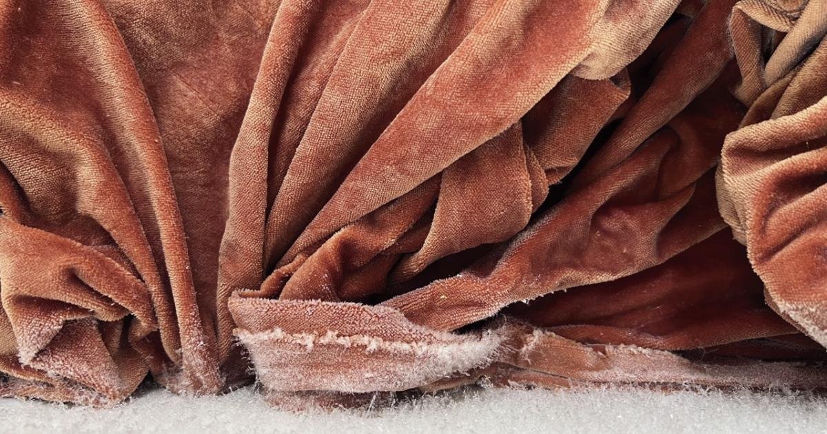 Edith Dekyndt x Cristobal Balenciaga: The Fabric Decides